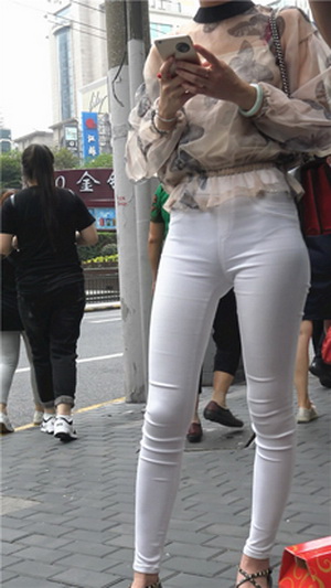 4K������Ƶ����������Ǧ�ʰ׿���Ů[MP4/2.18GB]