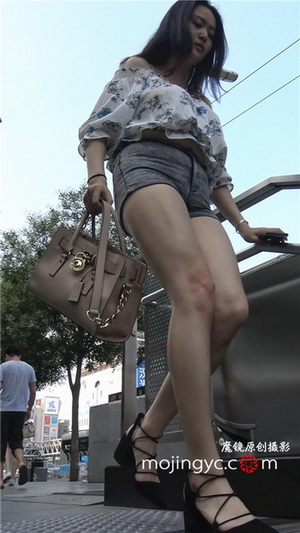 4K���壡����Ʒ��ɫ�ȿ����Ů��һ��[MP4-3.52G]