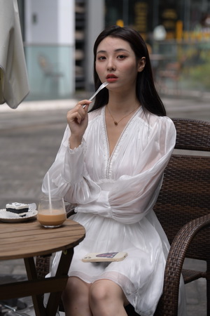 ��ģ����Ӱ����ȹ��Ů[302P/2.2G]